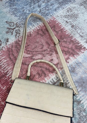 Beyaz Yılan Desenli Tokalı Kadın Çanta - Görsel 4