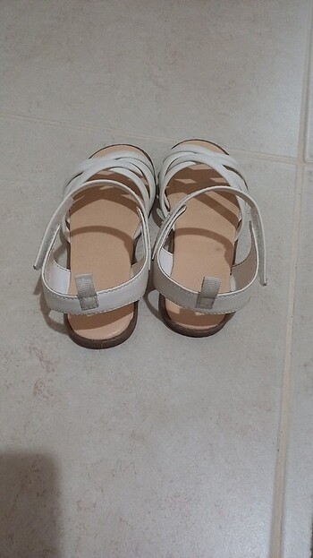29 Beden beyaz Renk Kiz çocuk sandalet H&M