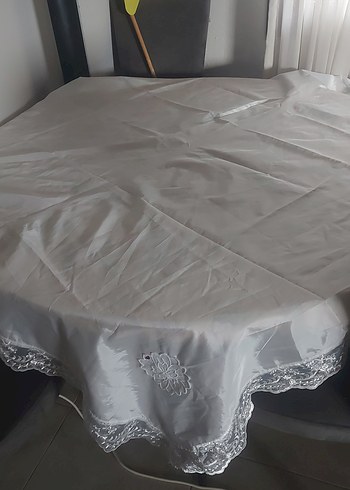 Nakışlı Beyaz Masa Örtüsü - Görsel 2