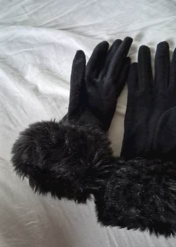 Siyah Kürklü Kadın Eldiveni - Görsel 2