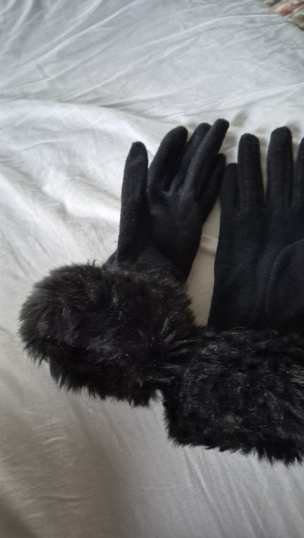 Siyah Kürklü Kadın Eldiveni - Görsel 2