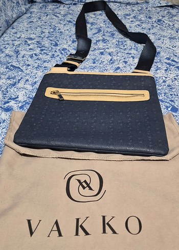 Vakko Siyah Monogramli Sik Capraz Canta