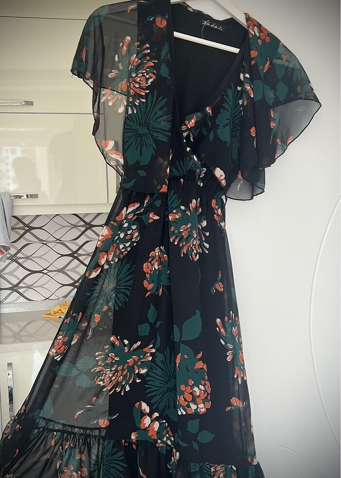 Yeni gibi az giyilmiş elbise - Görsel 2