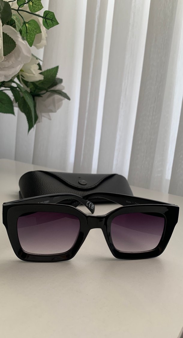 Kadın Siyah Güneş Gözlük - Görsel 2