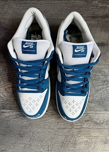  Nike SB dunk low born x raised