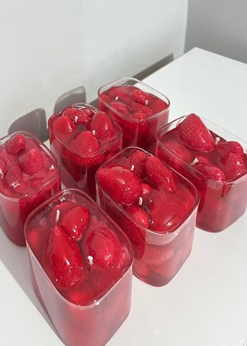 Zara Home Kırmızı Çilek Tasarımlı Mumlar