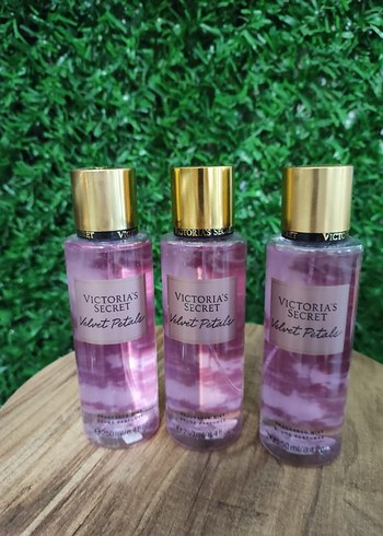 Victoria's Secret Kadın Parfümü Velvet Petals - Görsel 2