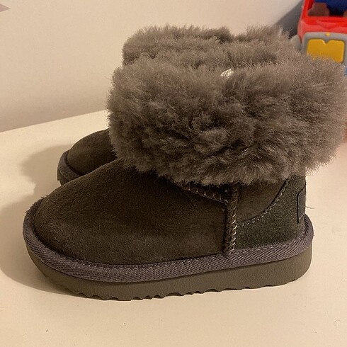 Ugg bebek botu
