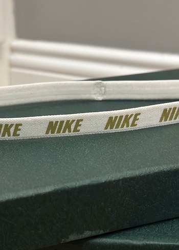 Nike Altın Detaylı Kadın Saç Bandı - Görsel 4