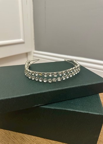 Beyaz Pullu Metal Taç - Görsel 3