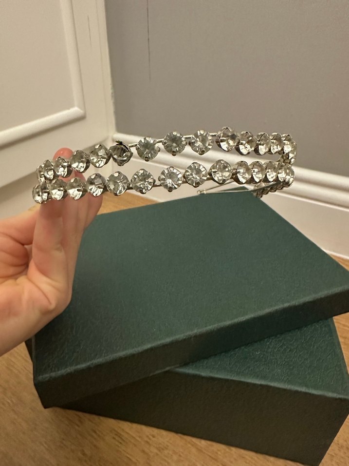 Beyaz Pullu Metal Taç - Görsel 2