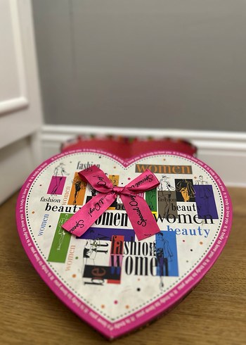 Renkli Kalp Şeklinde Hediye Kutusu - Görsel 2