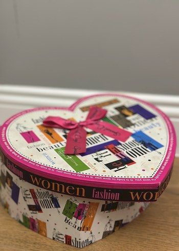 Renkli Kalp Şeklinde Hediye Kutusu - Görsel 3