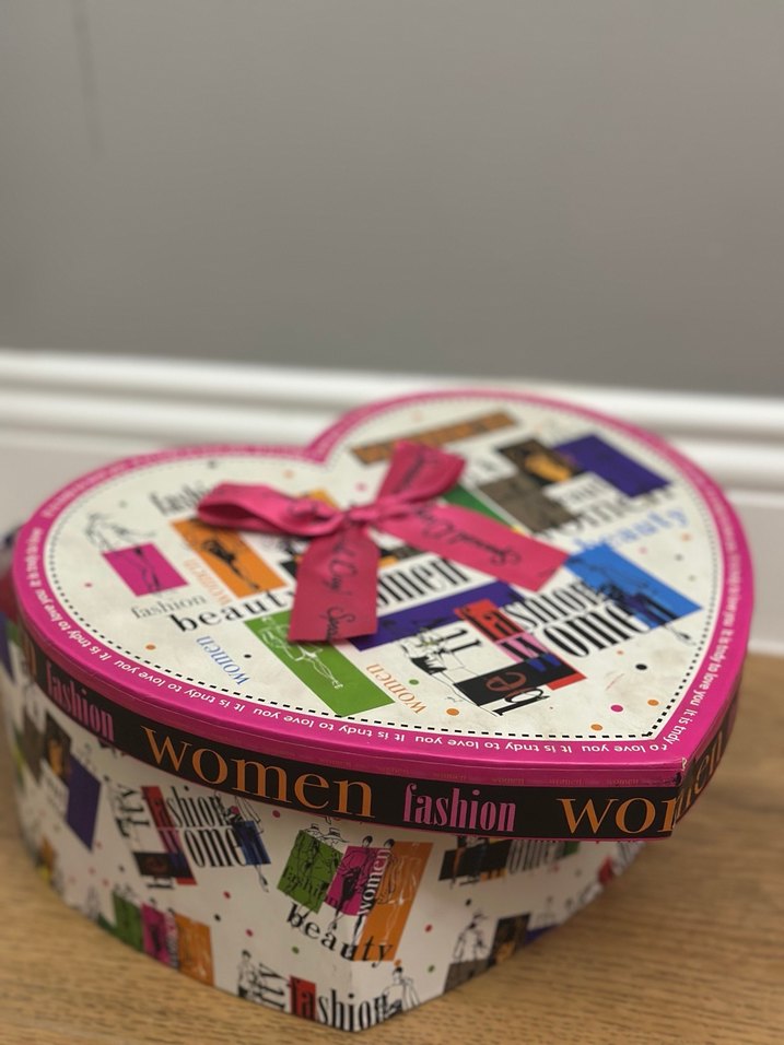 Renkli Kalp Şeklinde Hediye Kutusu - Görsel 3