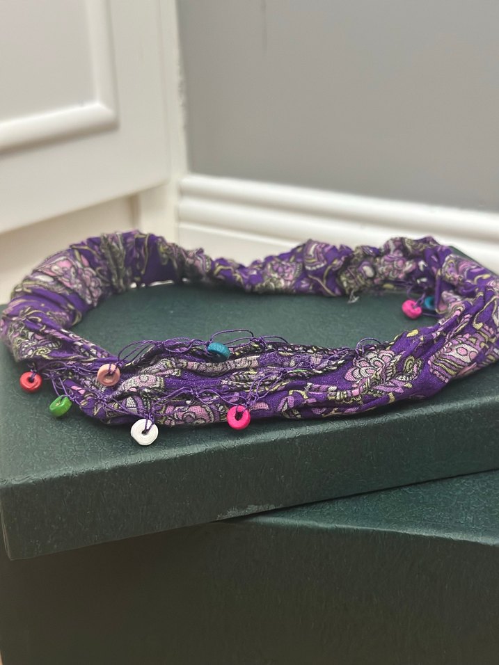 Boncuklu Mor Örgü Saç Bandı - Görsel 3