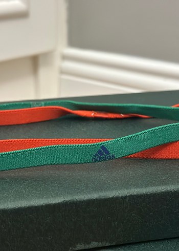 Yeşil ve Kırmızı Adidas Saç Bandı - Görsel 3