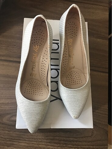 Taşlı stiletto