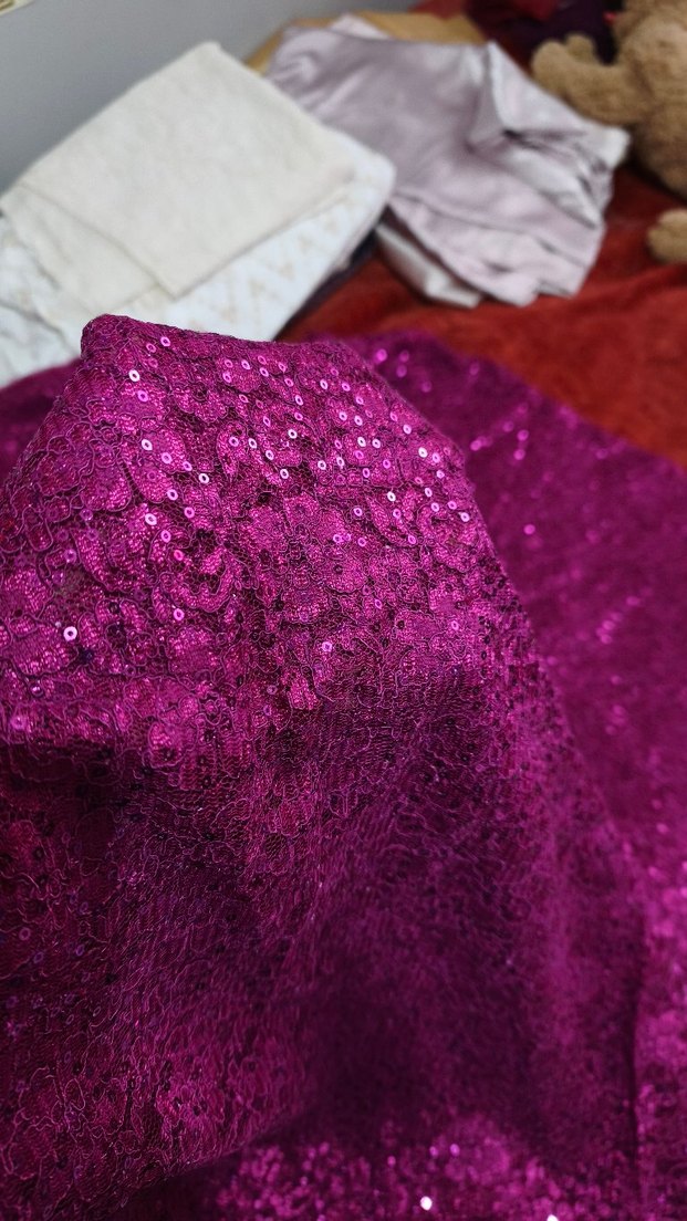 Vişne çürüğü Payetli Parlak Kumaş - Görsel 3