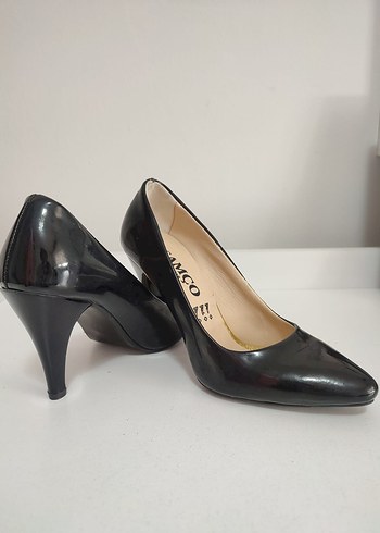Siyah Rugan Stiletto Kadın Ayakkabı