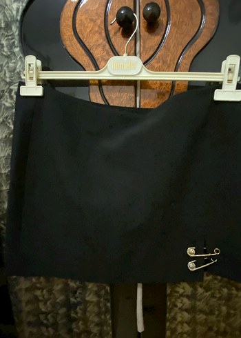 Siyah Tokalı Mini Gotik Etek