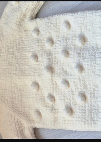 Düğmeli ponponlu Beyaz bebek Hırkası ve battaniye - Görsel 3