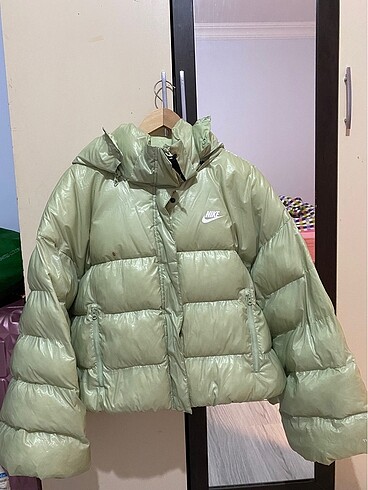 nike mont