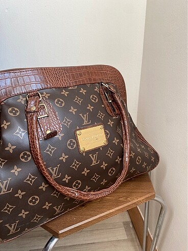 Louis Vuitton Louis Vuitton büyük kol çantası