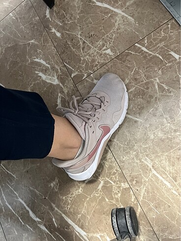 Kadın Nike spor ayakkabısı