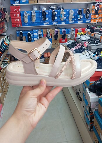 Bej Kadın Dolgu Topuklu Sandalet
