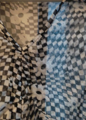 Düğmeli V Yaka Gri Batik Desenli Uzun Kollu şifon Bluz - Görsel 2