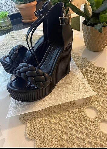 Nine West Dolgu topuk sandelet 