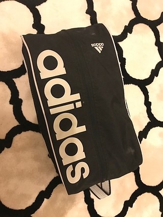 Adidas el çantası