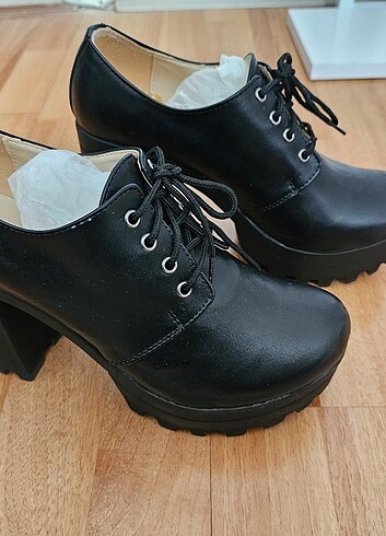 40 Beden Siyah bağcıklı topuklu ayakkabı - bot
