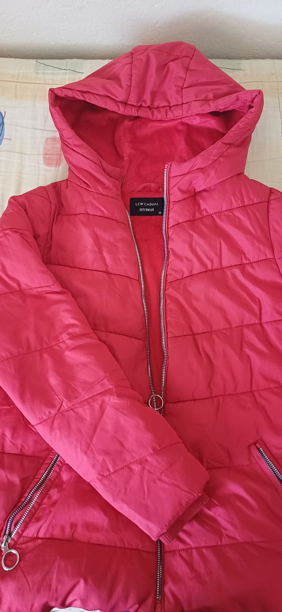 Kırmızı Kapüşonlu Kadın Kışlık Mont - Görsel 2