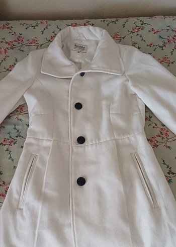 Bershka Beyaz Düğmeli Kadın Kaban - Görsel 2