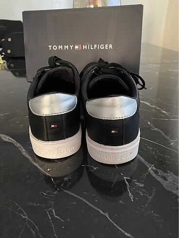 38 Beden Tommy hilfiger ayakkabı