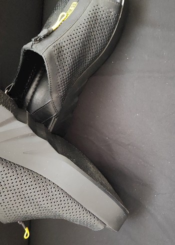37 Beden Dolgu Topuklu Deri Sandalet
