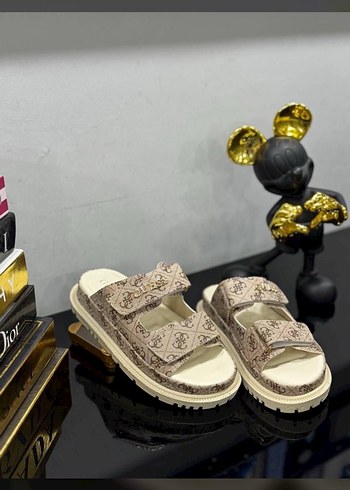 Guess Altın Tokalı Yılan Desenli Platform Kadın Terlik