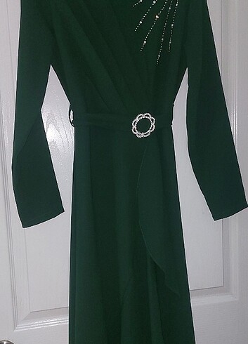 Yeşil kemerli elbise