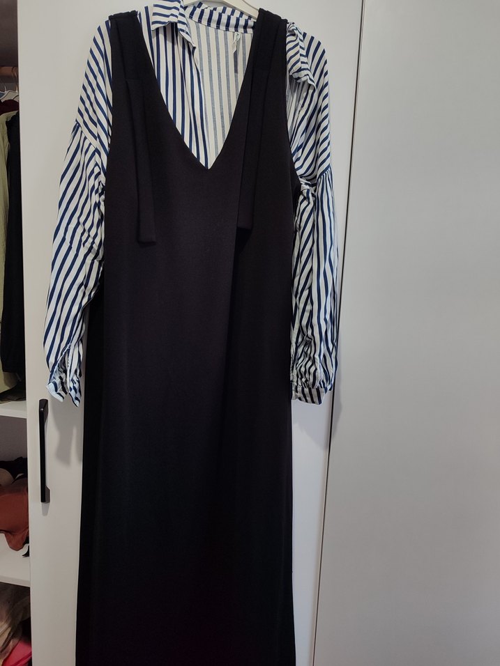 V Yakalı Siyah Uzun Askılı Elbise - Görsel 2