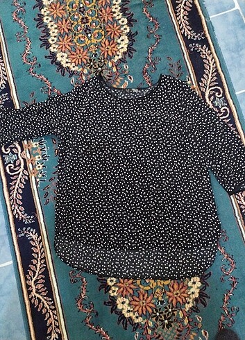 Siyah puantiye desenli bluz 