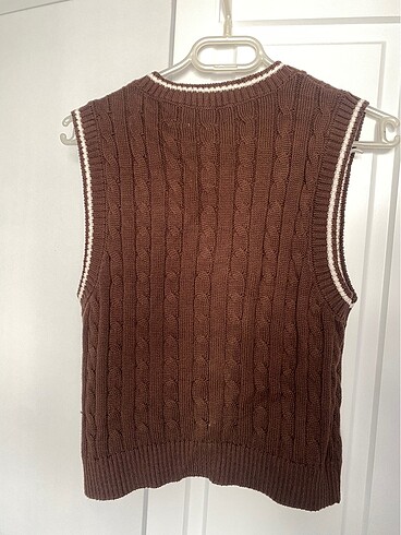 s Beden Pull&bear v yaka kazak