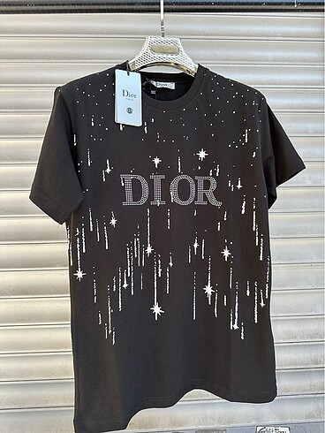 DIOR.