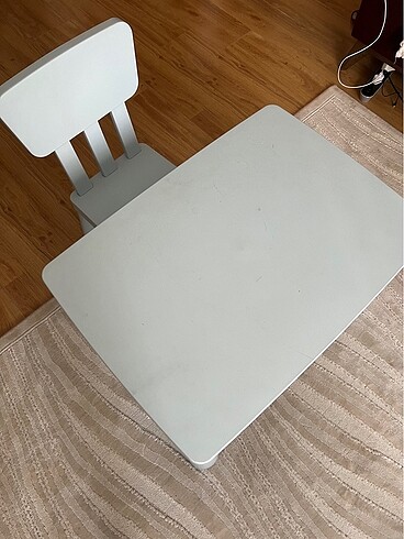 İkea çocuk odası masa ve sandalye
