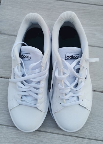Kadın Beyaz Adidas Bağcıklı Sneaker