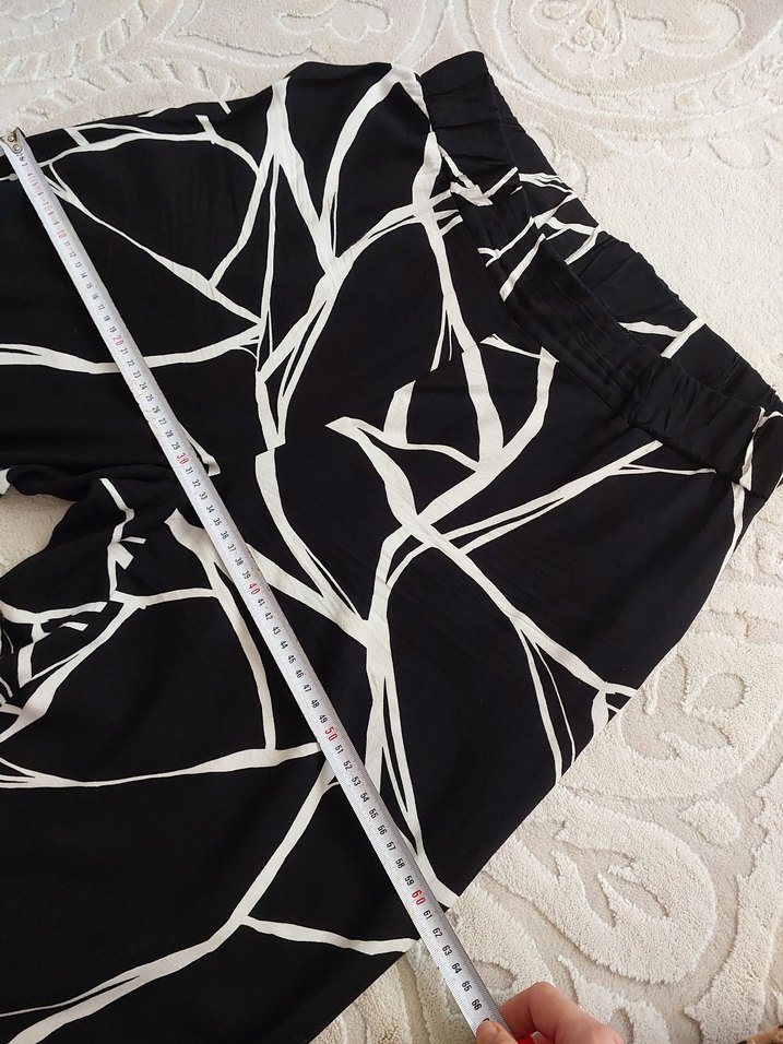 Siyah Beyaz Zebra Desenli Kadın Bol Pantolon - Görsel 5