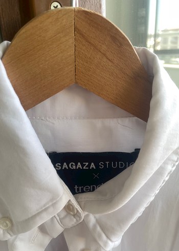 Düğmeli Beyaz Keten Kadın Gömlek - Görsel 3