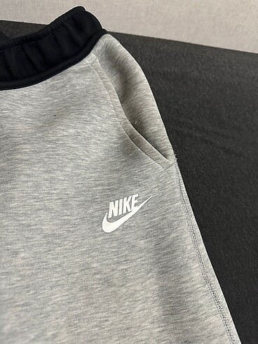 Nike Urün daha yeni ve kesinlikle orjinaldir en fazla 2 kere giyilmis