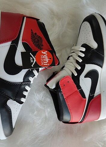 39 Beden kırmızı Renk İthal Nike kırmızı siyah 39
