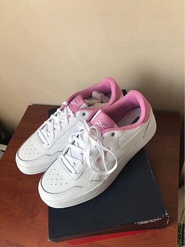 Reebok court advantage bold